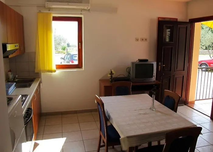 And Degenija 3* Стариград-Пакленица