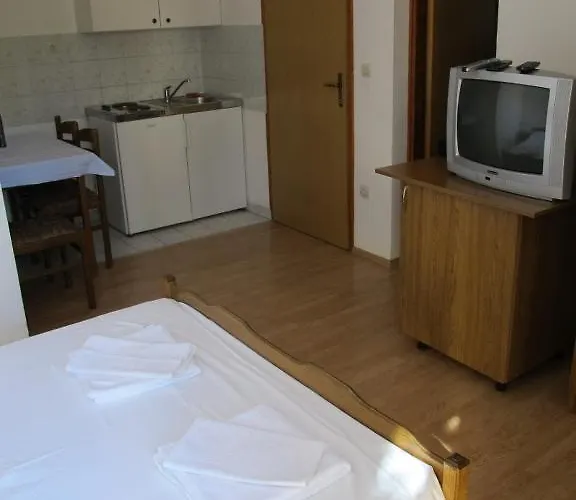 And Degenija Гостевой дом Стариград-Пакленица