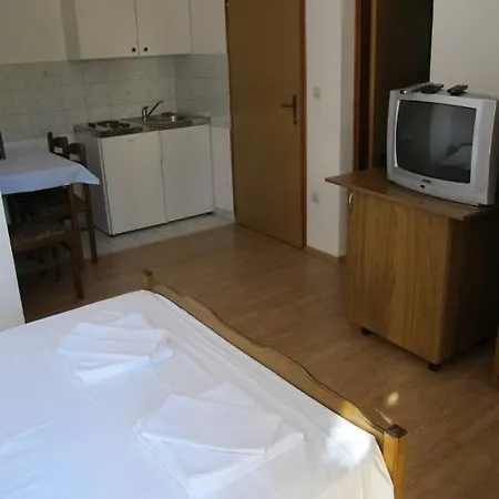 And Degenija Affittacamere Starigrad Paklenica